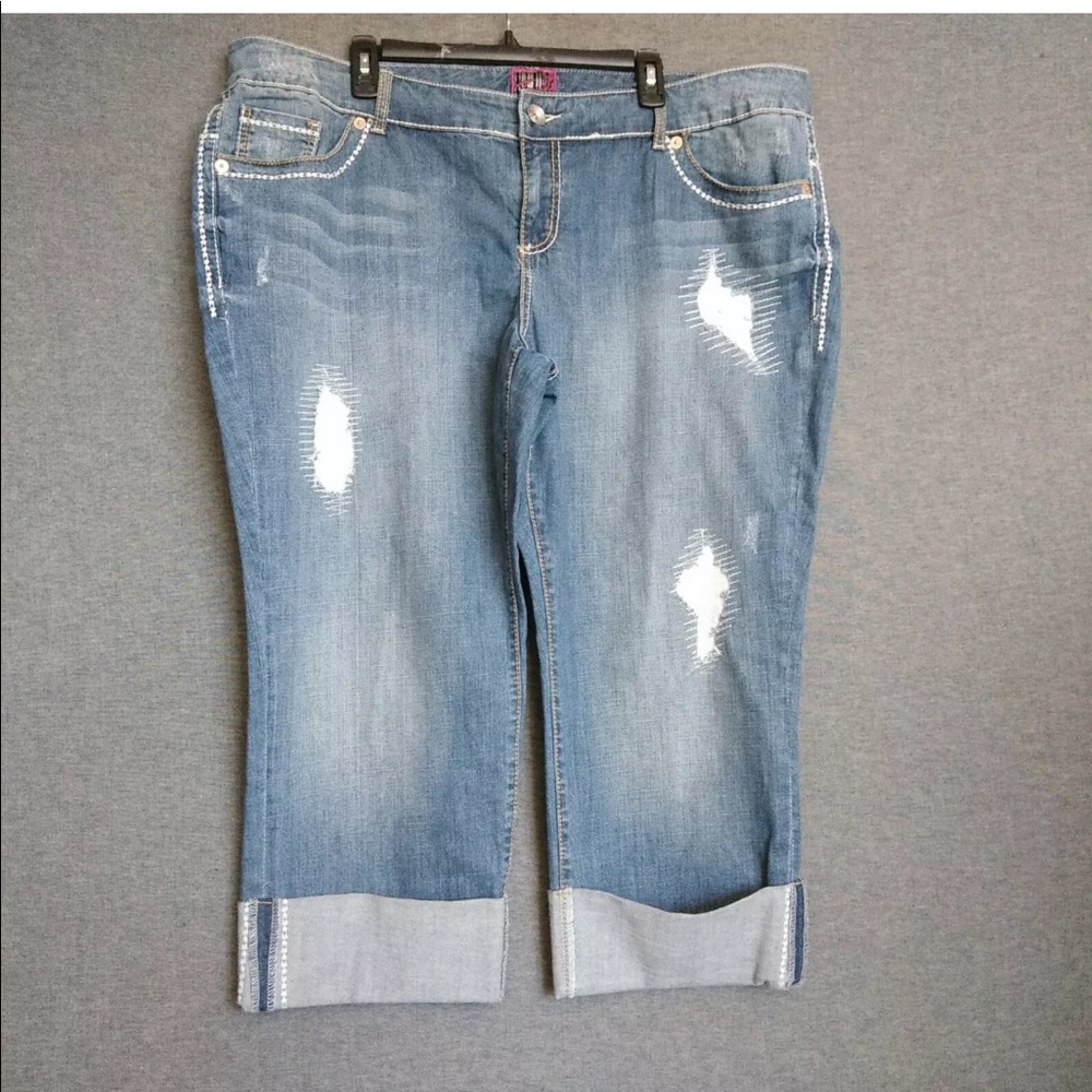 Torrid cuff capris size 22